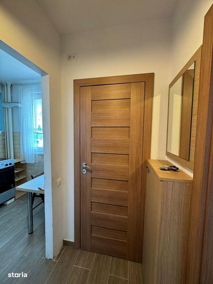 Apartament cu 2 camere semidecomandat în 1 Mai