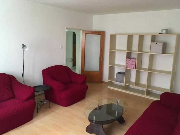 Apartament cu 3 camere decomandat în Nerva Traian