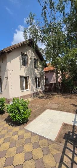 Casă individuală cu 4 camere cu Canalizare în Dumbrăvița