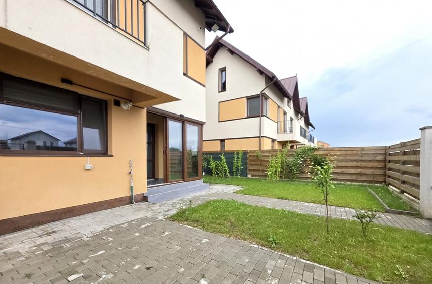Duplex cu 4 camere cu Canalizare în Stupini