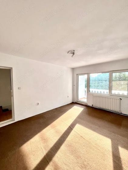 Casă cu 5 camere cu Teren 140 Mp în Lipovei