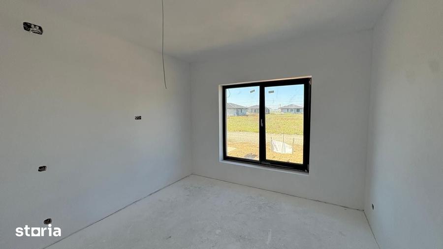 Casă cu 4 camere cu Teren 553 Mp în Sântandrei