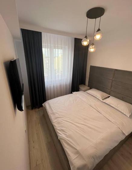 Apartament cu 2 camere decomandat în Tractorul