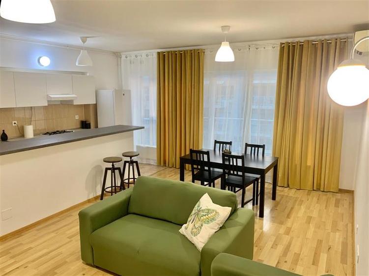 Apartament cu 4 camere decomandat, mobilat în Titan