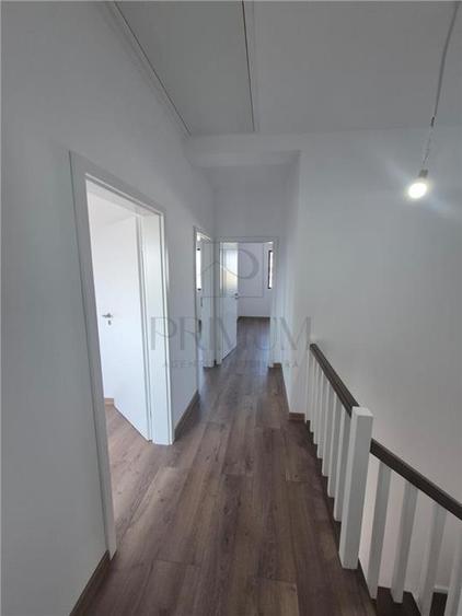Duplex cu 4 camere cu Canalizare în Moșnița Veche