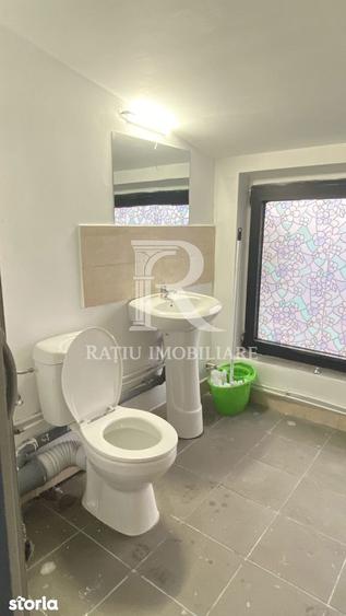 Casă cu 6 camere cu Teren 2582 Mp în Episcopia Bihorului