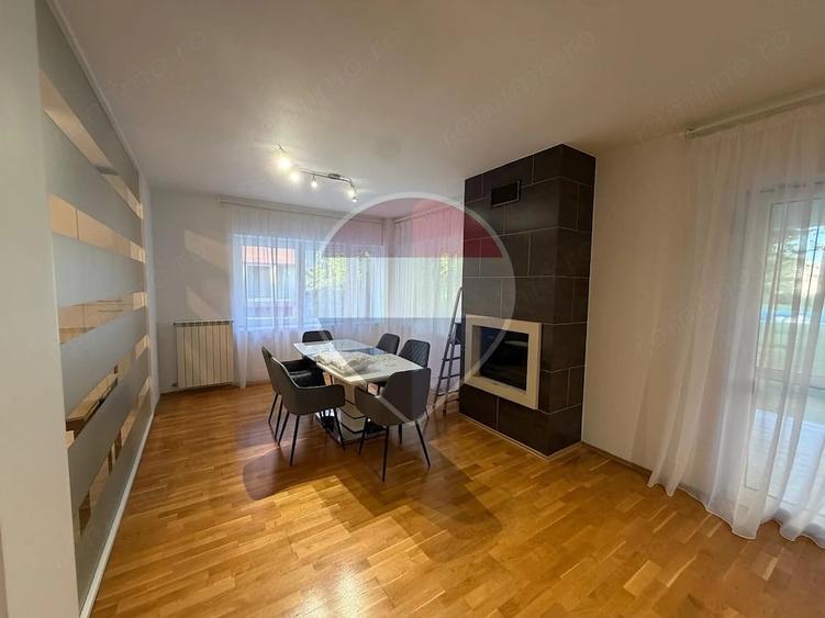 Apartament cu 4 camere decomandat în Central