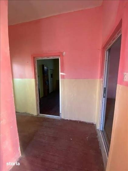 Casă cu 2 camere cu Canalizare în Central