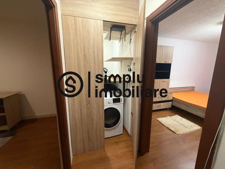 Apartament cu 3 camere semidecomandat, mobilat în Craiovița Nouă