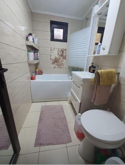 Casă cu 3 camere decomandat în Central