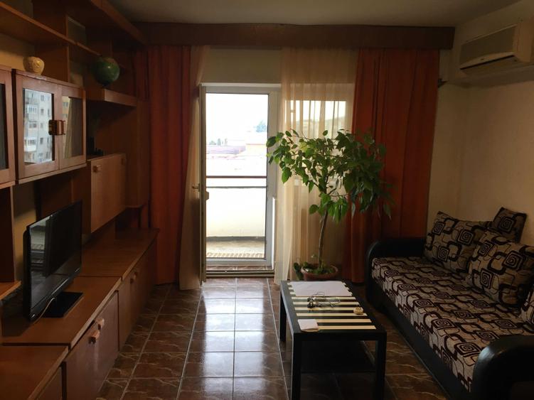 Apartament cu 2 camere semidecomandat în 5 Călărasi