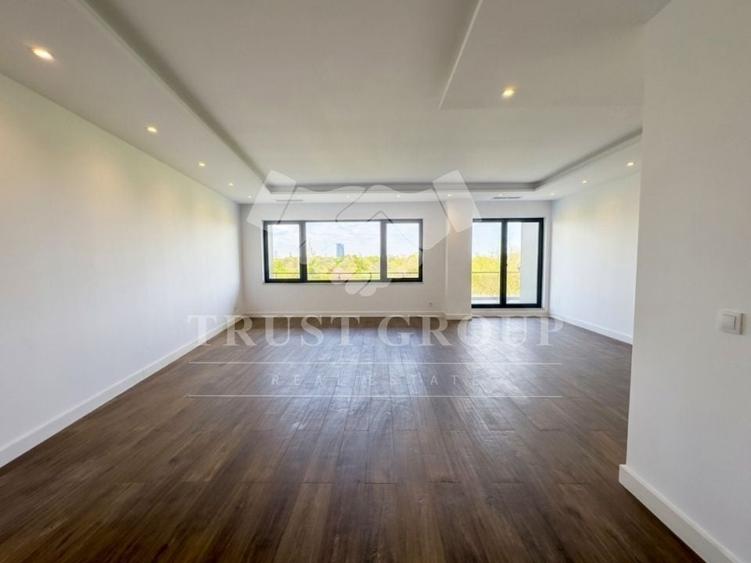 Apartament cu 4 camere decomandat în Herăstrău