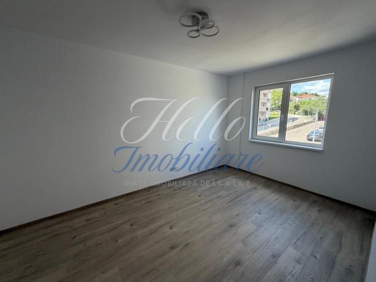 Apartament cu 3 camere semidecomandat în Florești
