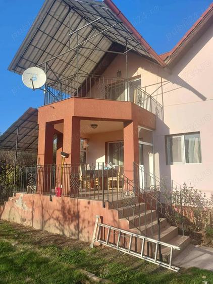 Casă cu 5 camere cu Teren 1100 Mp în Vlădești