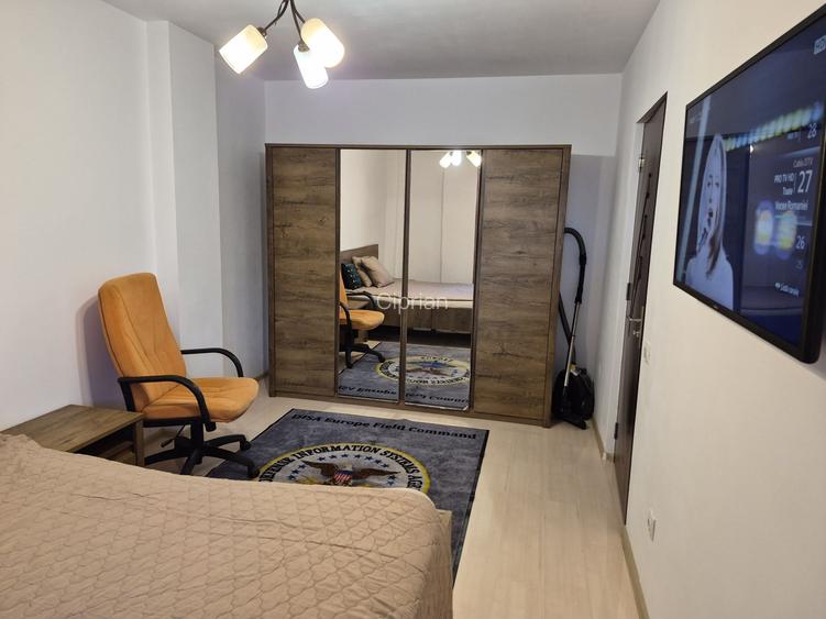 Proprietar inchiriez apartament decomandat,lift ,utilat si mobilat,loc parcare