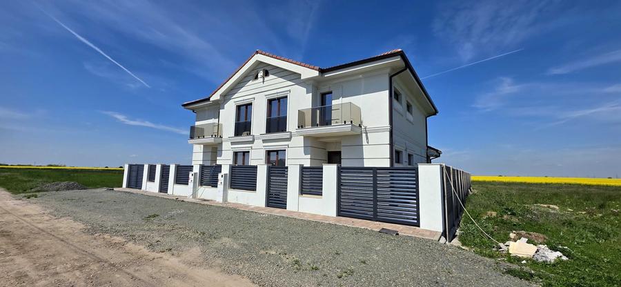 Casă cu 4 camere în Săcălaz