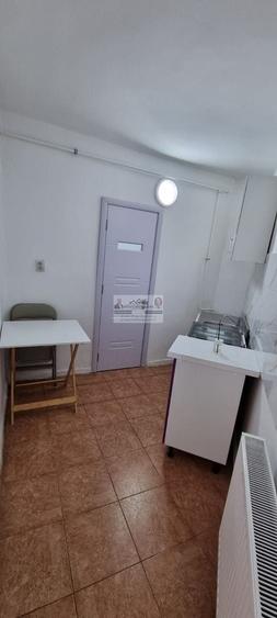 Garsonieră decomandată, mobilată în Est
