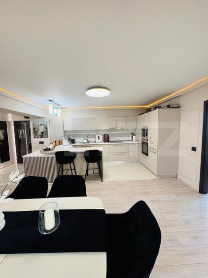 Apartament cu 3 camere decomandat, mobilat în Palat