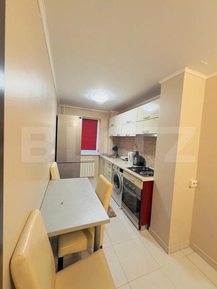 Apartament cu 3 camere semidecomandat, mobilat în Craiovița Nouă