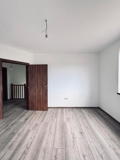 Duplex cu 5 camere cu Teren 400 Mp în Chișoda