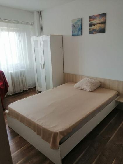 Apartament cu 3 camere decomandat, mobilat în Tineretului