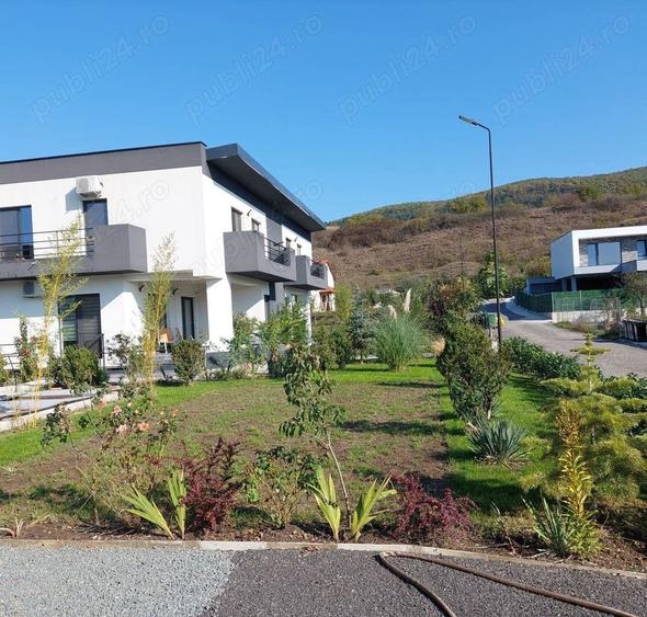 Casă individuală cu 4 camere cu Canalizare în Rădaia