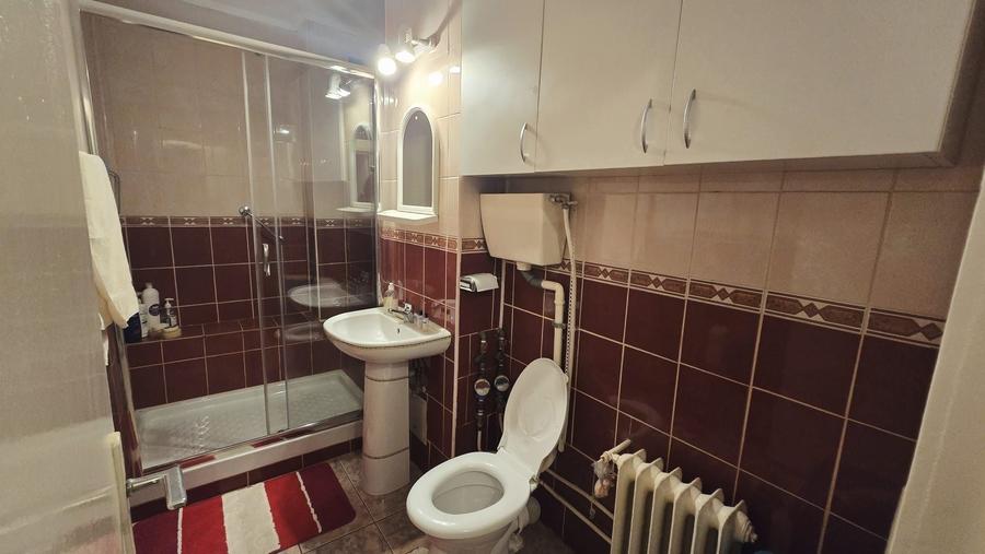 Apartament cu 3 camere decomandat în Nufărul