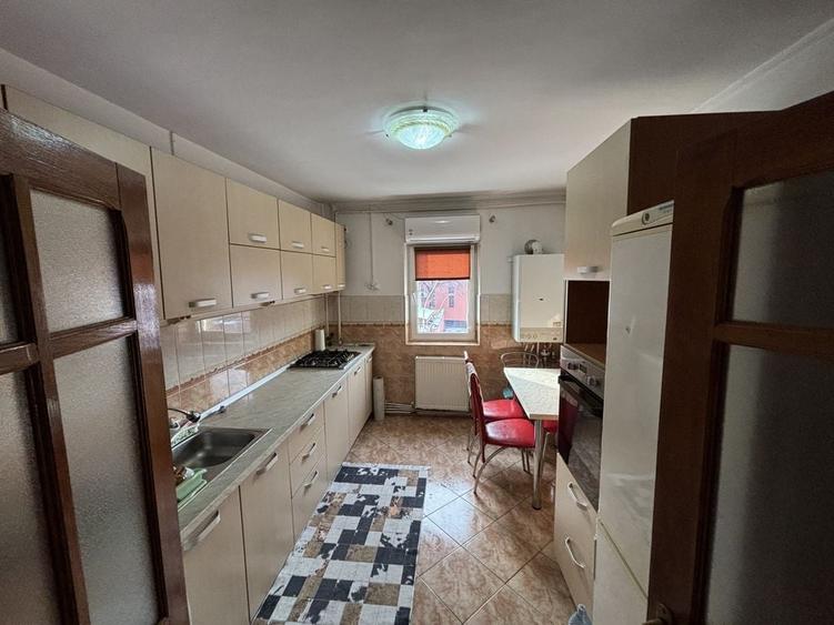 Apartament cu 3 camere decomandat în Nord