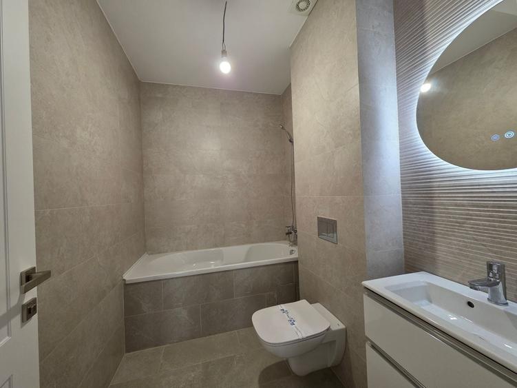 Apartament cu 4 camere în P-ța Universității