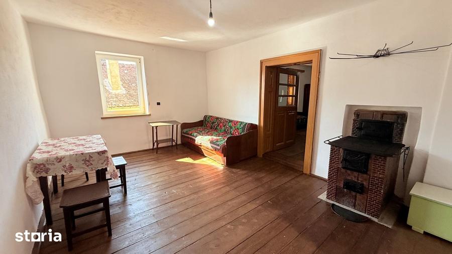 Casă cu 4 camere cu Teren 2100 Mp în Brădeni