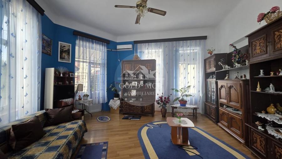 Apartament cu 5 camere decomandat în Armeneasca