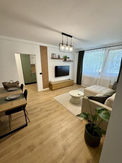 Apartament cu 2 camere semidecomandat, mobilat în Ultracentral