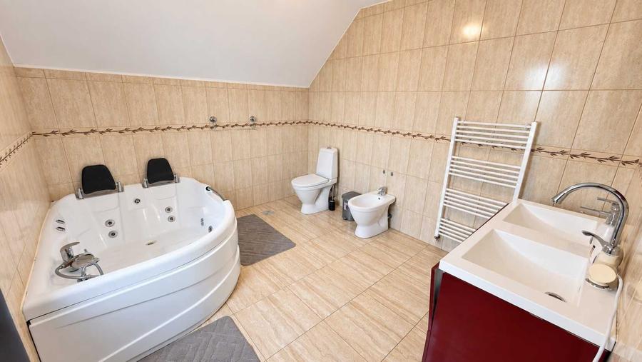Casă cu 4 camere în Bărăbanț