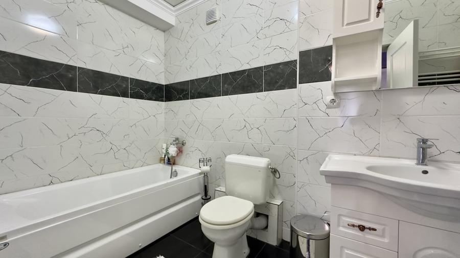 Apartament cu 3 camere decomandat, mobilat în Central