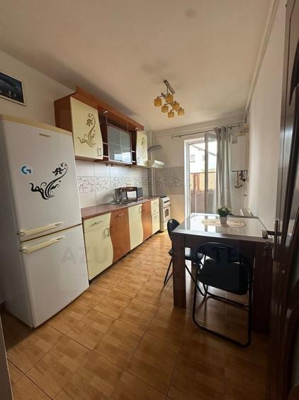 Apartament cu 3 camere decomandat, mobilat în Turnișor