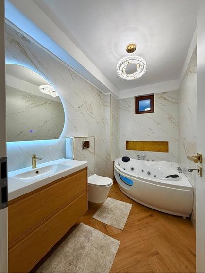 Casă cu 5 camere cu Teren 230 Mp în Central