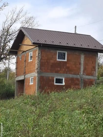 Casă cu 4 camere cu Teren 400 Mp în Central