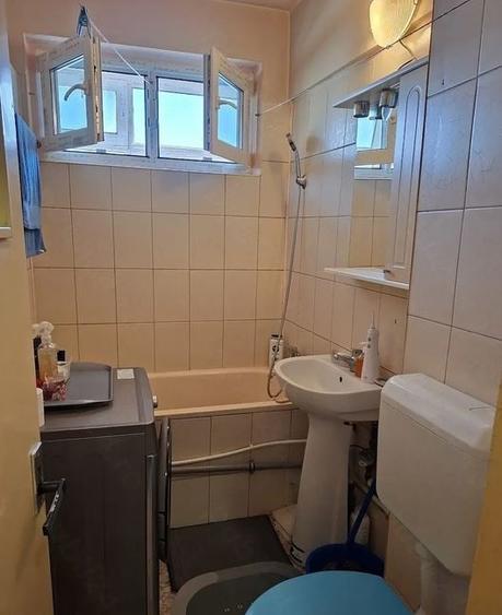 Apartament cu 3 camere semidecomandat, mobilat în Drumul Taberei — fotografia 3