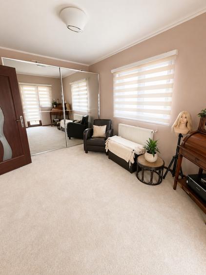Casă cu 6 camere cu Canalizare în Central