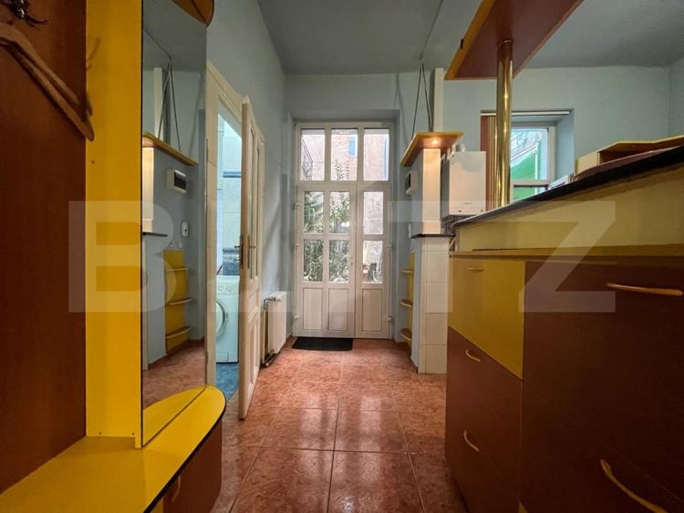 Apartament cu 2 camere semidecomandat, mobilat în Central