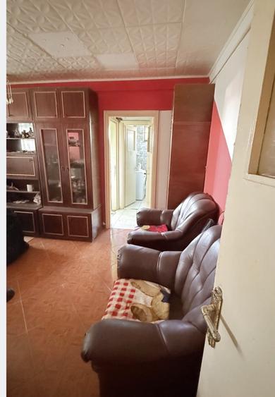 Apartament cu 3 camere semidecomandat în Independenței