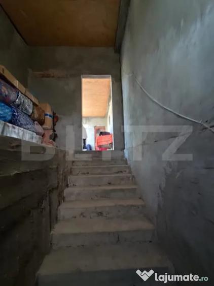 Casă cu 5 camere cu Teren 1140 Mp în Tomești