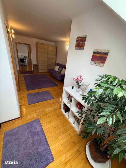 Casă cu 8 camere cu Teren 1400 Mp în Ultracentral