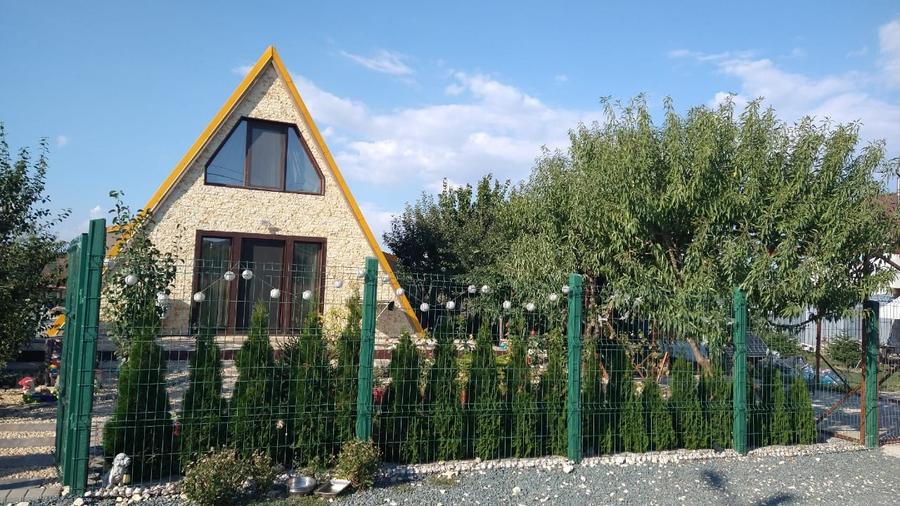 Casă individuală cu 2 camere cu Garaj în Exterior Est