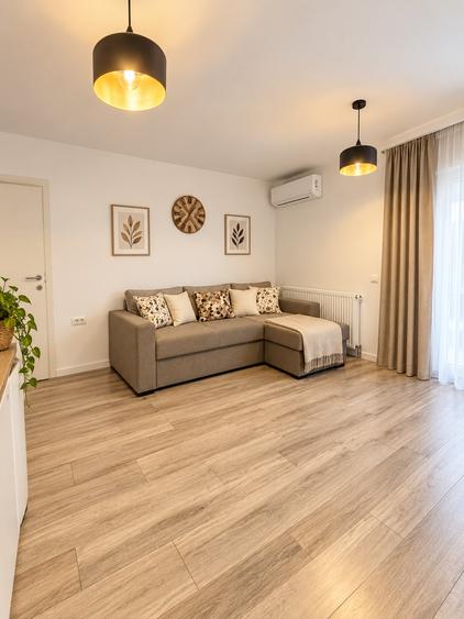Apartament cu 4 camere decomandat în Central
