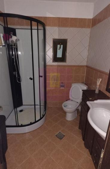 Casă cu 5 camere cu Teren 500 Mp în Central