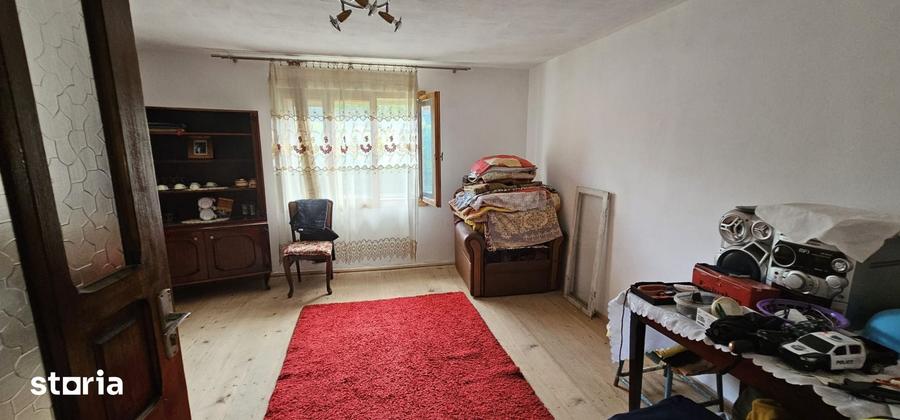 Casă cu 4 camere cu Teren 4908 Mp în Poduri