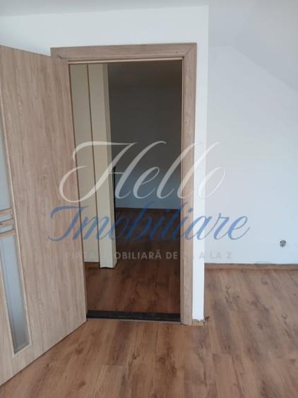 Casă individuală cu 3 camere cu Canalizare în Luna de Sus