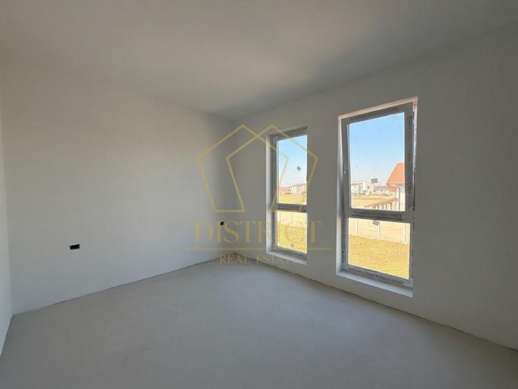 Duplex cu 4 camere cu Canalizare în Moșnița Veche