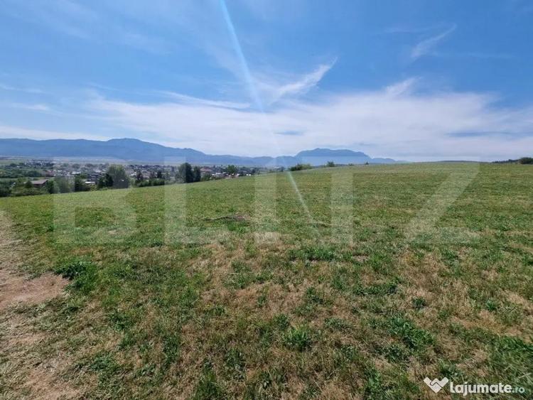 Teren de 4200 mp, în Central